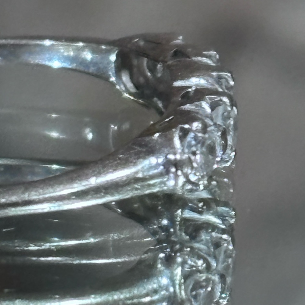 14k gold and natural diamond band - Picture 4 of 7